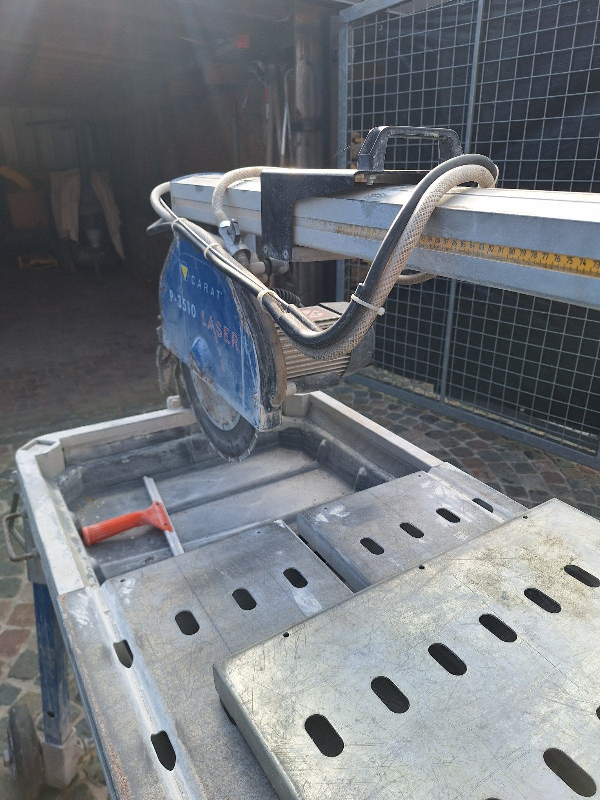 Tegelzaagmachine met water, Ophalen, Zo goed als nieuw