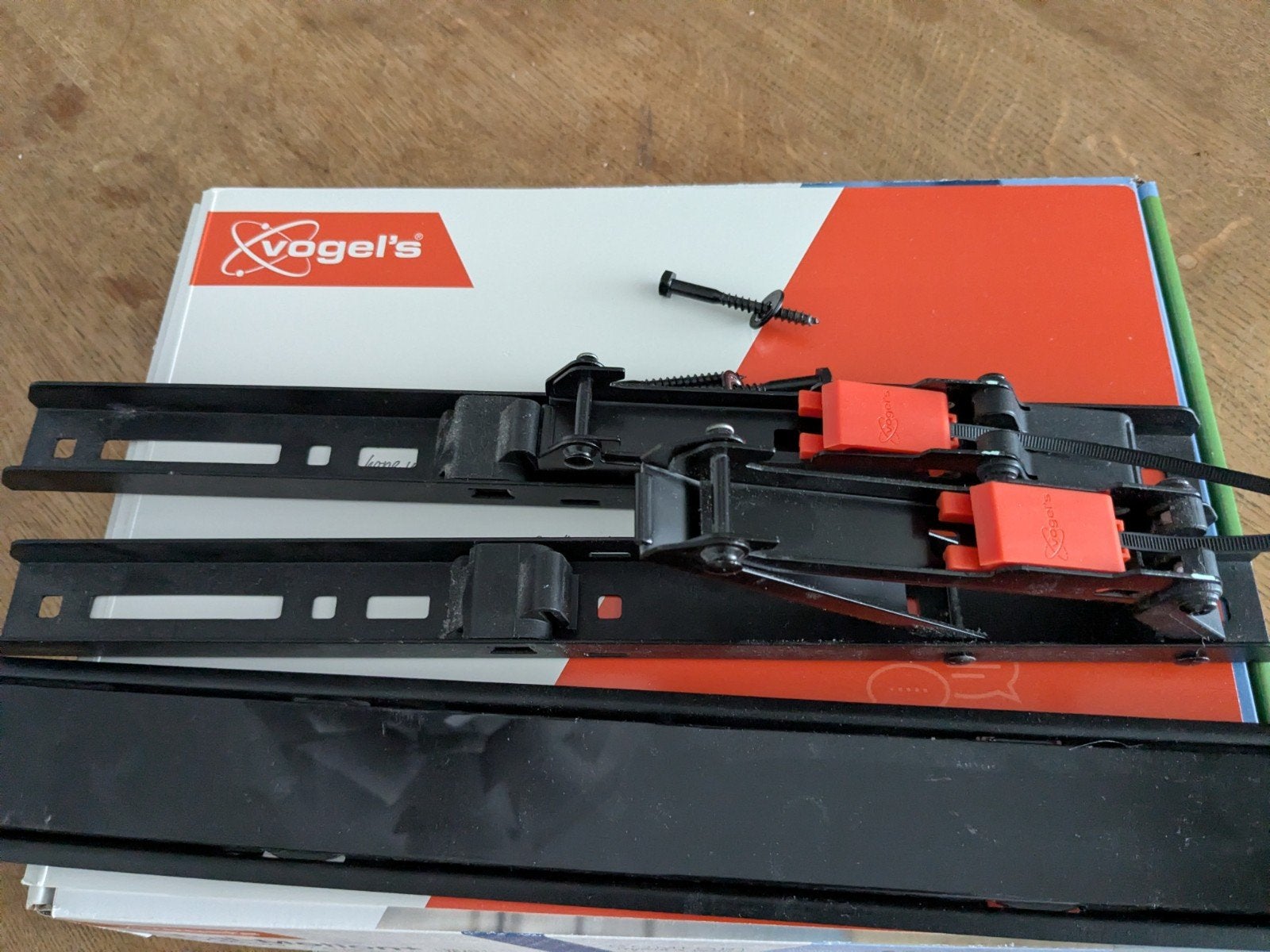 Vogel's ophangsysteem voor tv tot 109 cm en max gewicht 15 k, Ophalen, Zo goed als nieuw