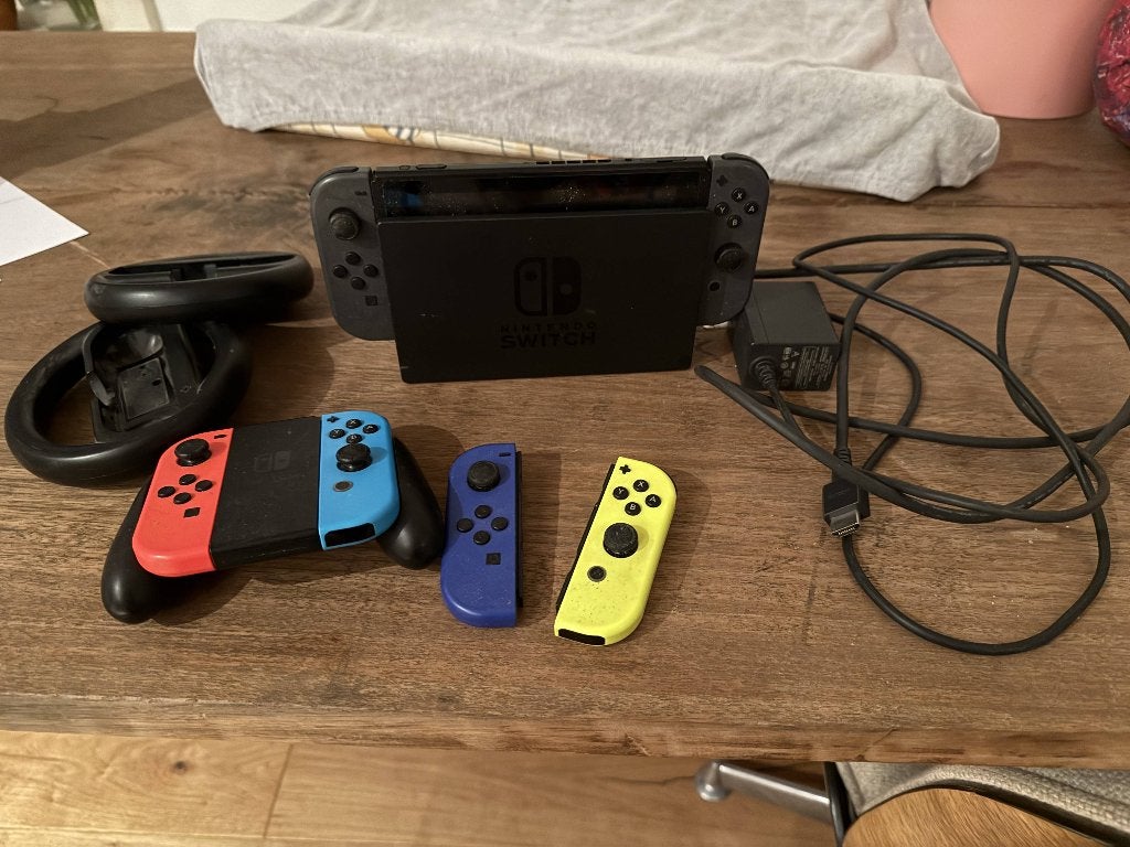 Nintendo Switch Console + Dock + 4 Joy-Cons + Stuurwielen, Ophalen, Zo goed als nieuw, Met 3 controllers of meer, Switch Original