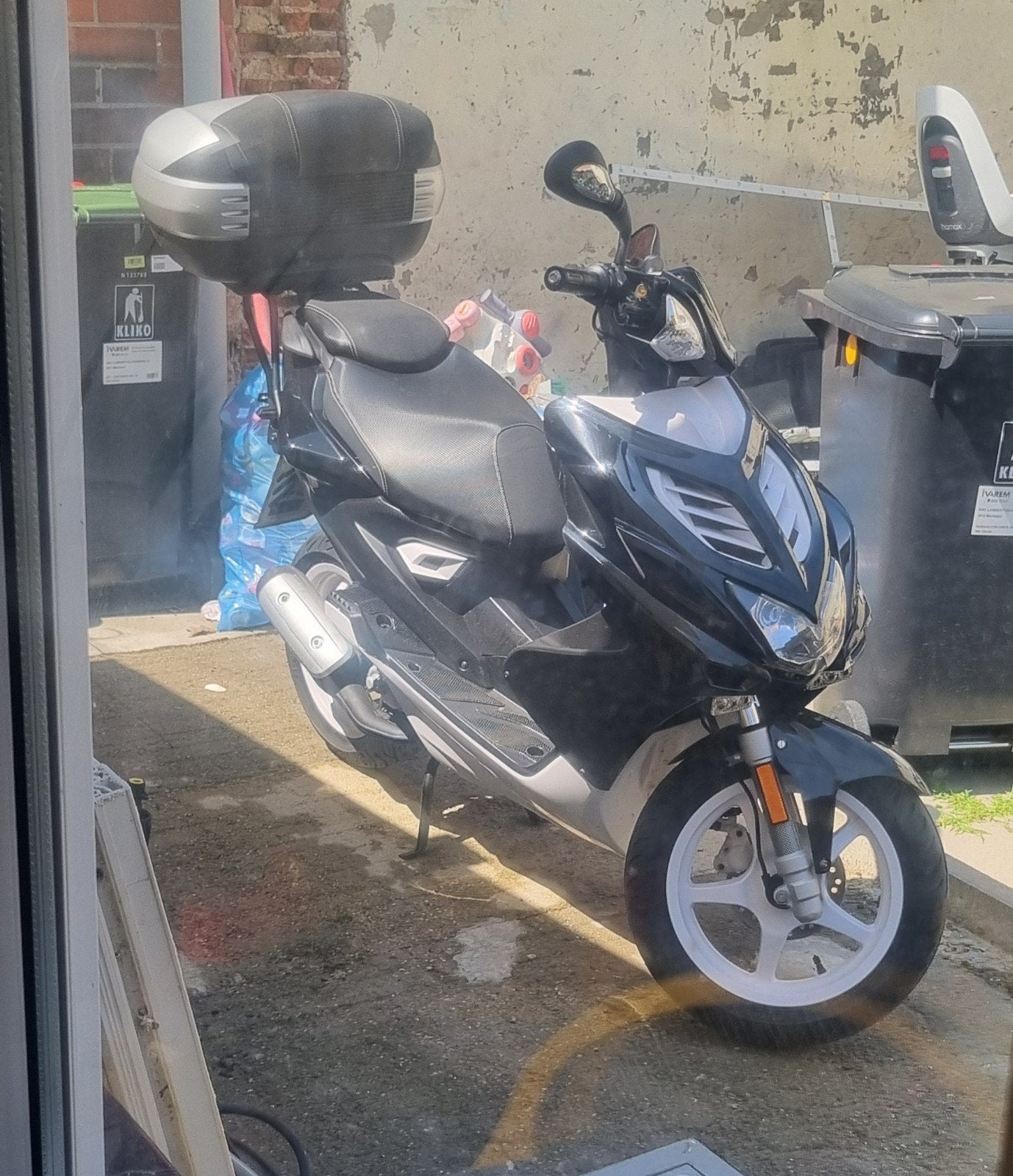 Aerox yamaha r50 2016 2takt, Vélos & Vélomoteurs, Scooters | Yamaha, Utilisé, Aerox, Classe A (25 km/h), Deux-temps, Enlèvement