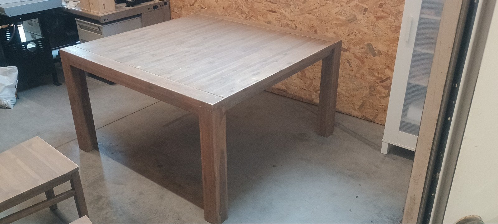 vierkante eettafel massieve acacia met 4 stoelen, Huis en Inrichting, Ophalen, Gebruikt, 100 tot 150 cm, Vierkant