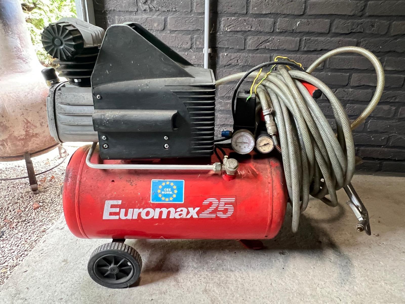 Compressor Euromax 25, Ophalen, Gebruikt, 6 tot 10 bar, Minder dan 200 liter/min