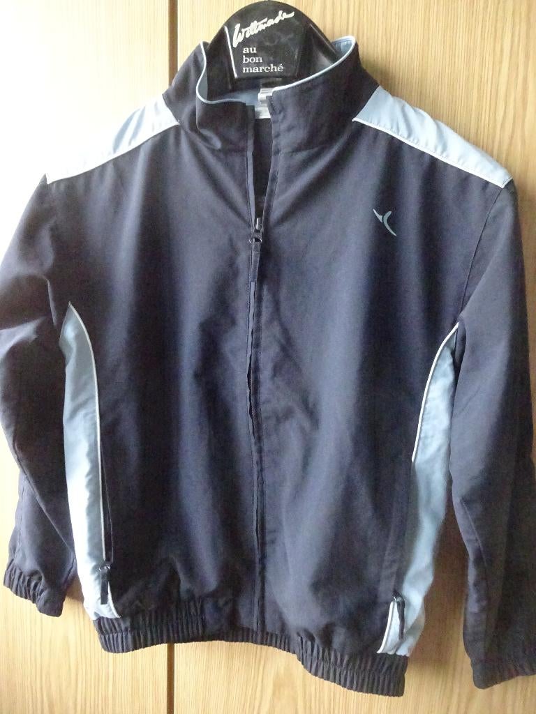 Veste de training garçon 10 ans - 140 bon état, Enlèvement ou Envoi, Utilisé, Garçon, Pull ou Veste