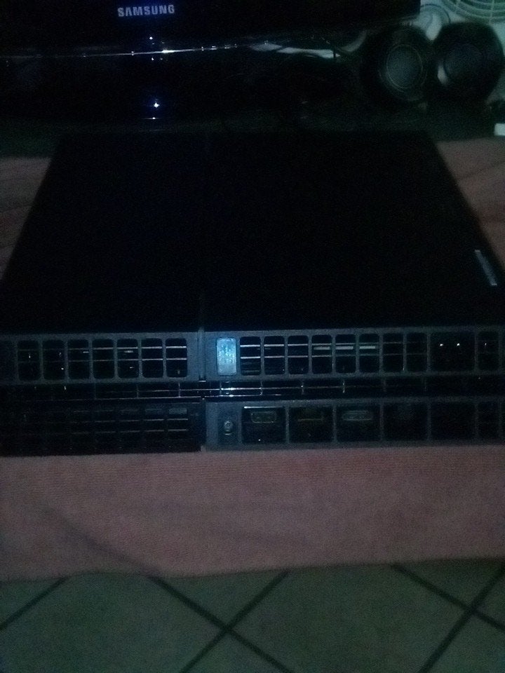 console PS4 Lire description, Consoles de jeu & Jeux vidéo, Enlèvement, Avec 2 manettes