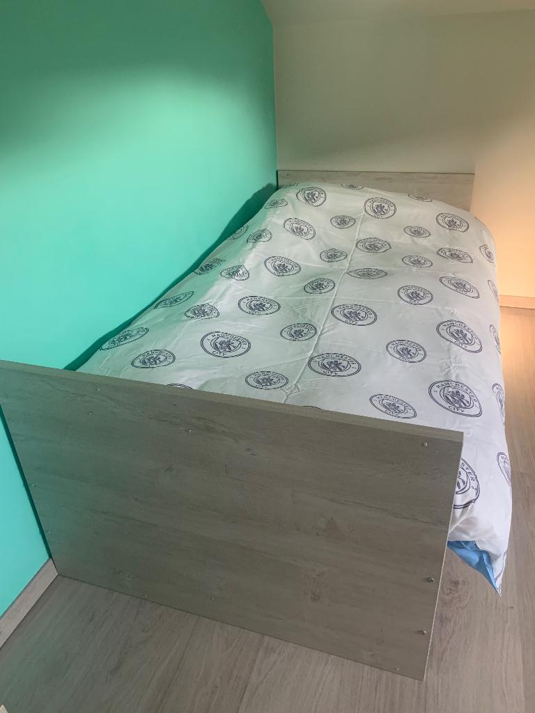 Eenpersoonsbed incl matras en kastje in perfecte staat!, Ophalen, 90 cm, Eenpersoons, Beige