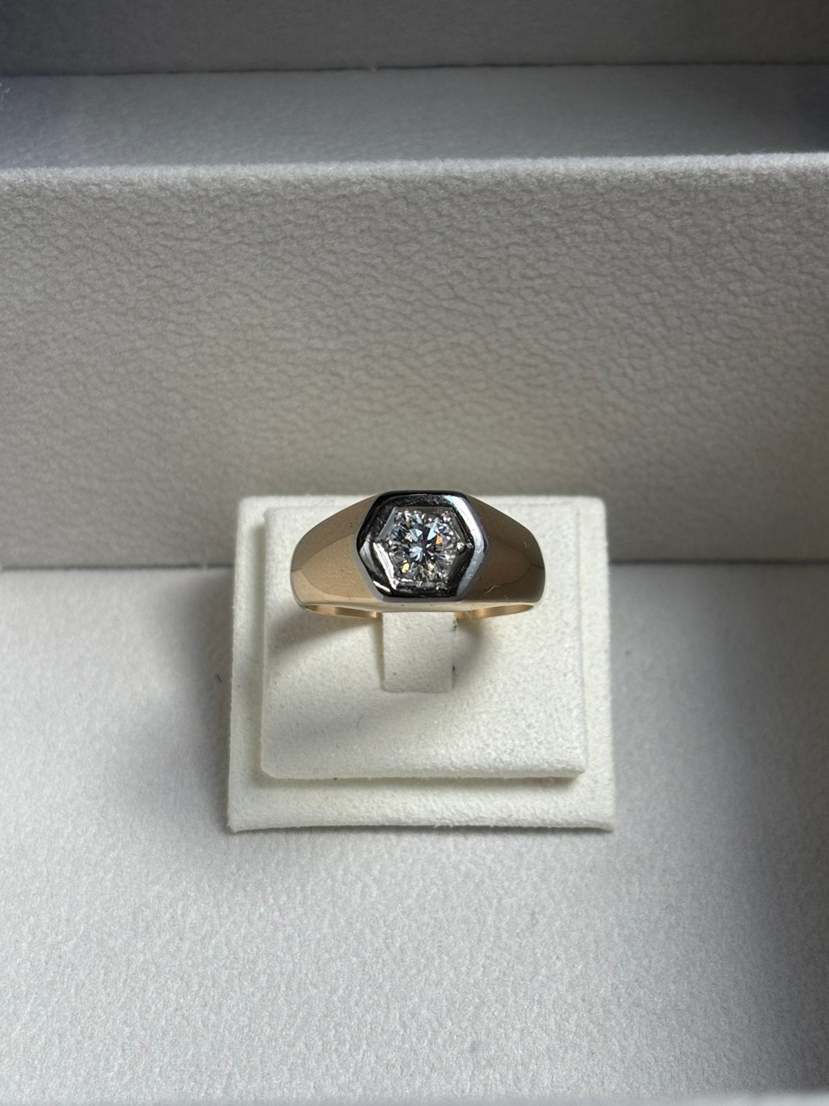 Herenring goud 18 karaat met briljant 0.75ct, Bijoux, Sacs & Beauté, Enlèvement ou Envoi, Comme neuf, Or