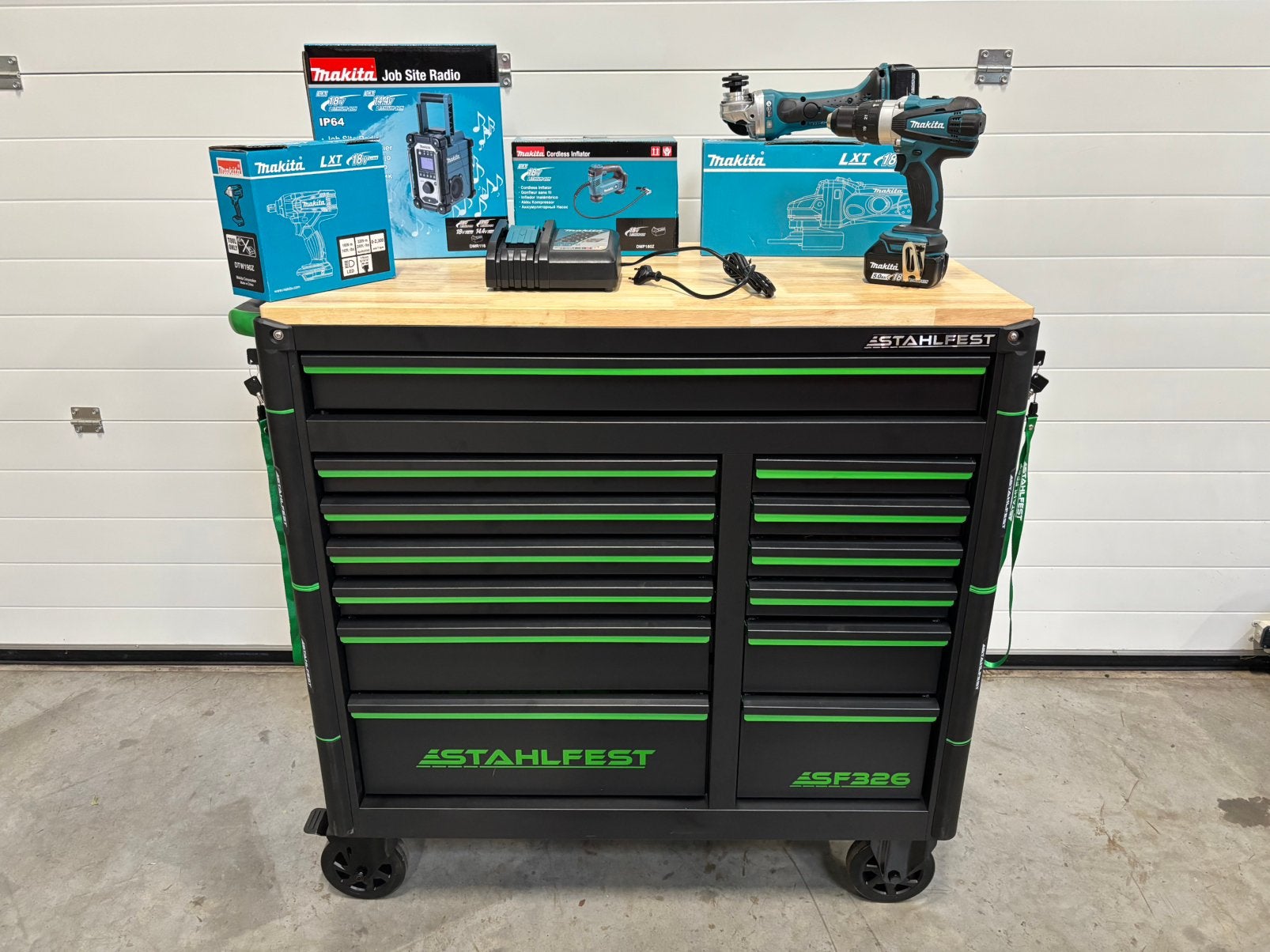 Makita + gereedschapswagen, Ophalen, Gevuld, Nieuw