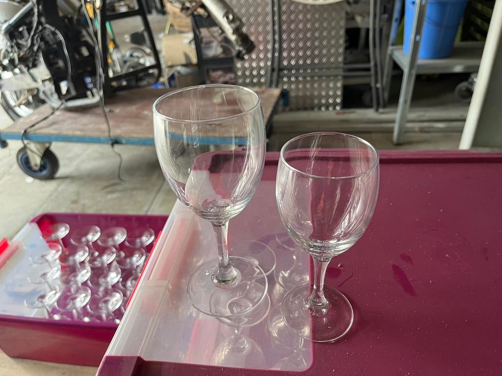 Verres a vin blanc, Enlèvement, Comme neuf