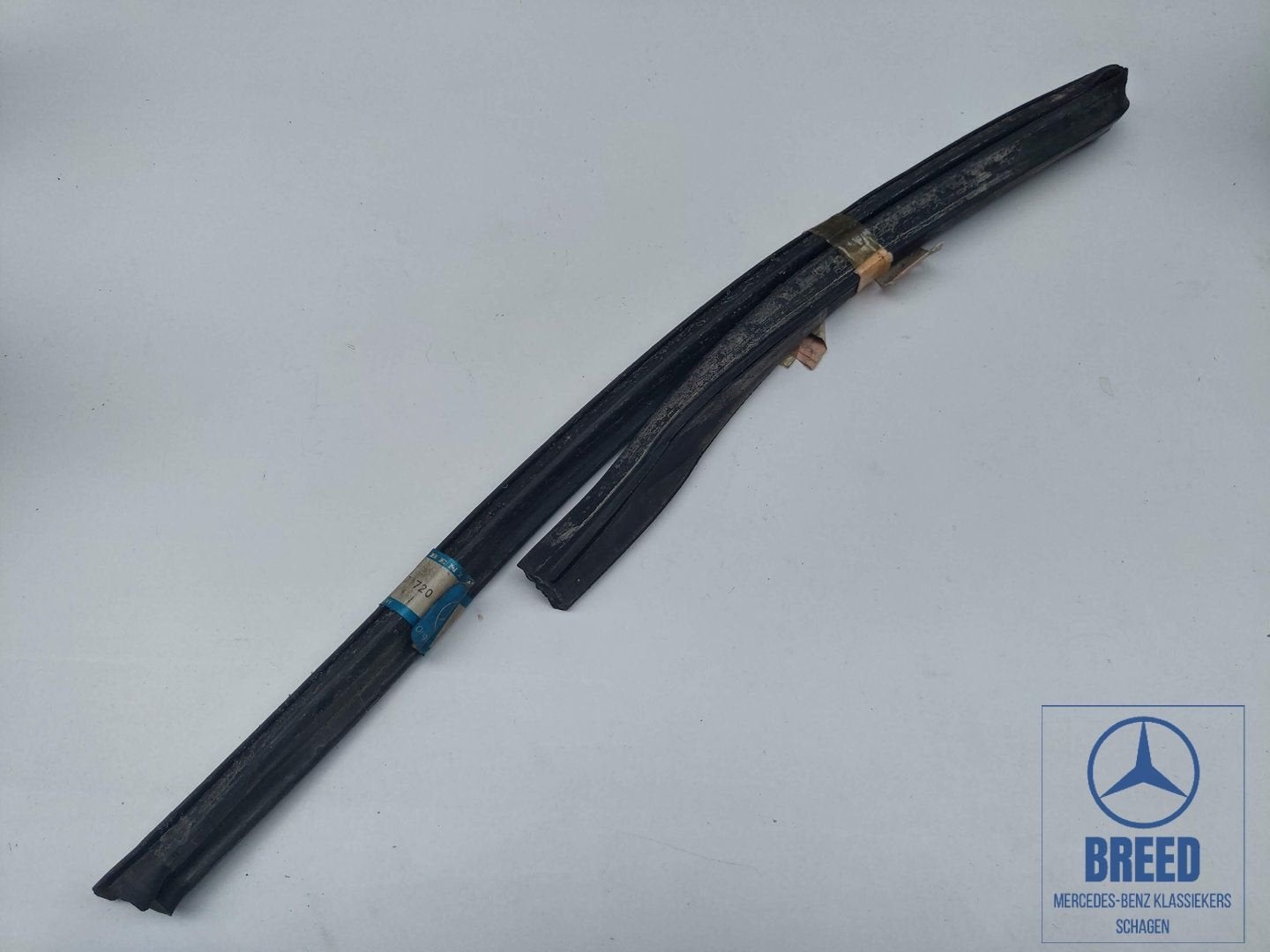 NOS rubber zijraam links voor coupédak Mercedes-Benz R107 SL, Auto-onderdelen, Carrosserie, -, Nieuw, Ophalen of Verzenden, -
