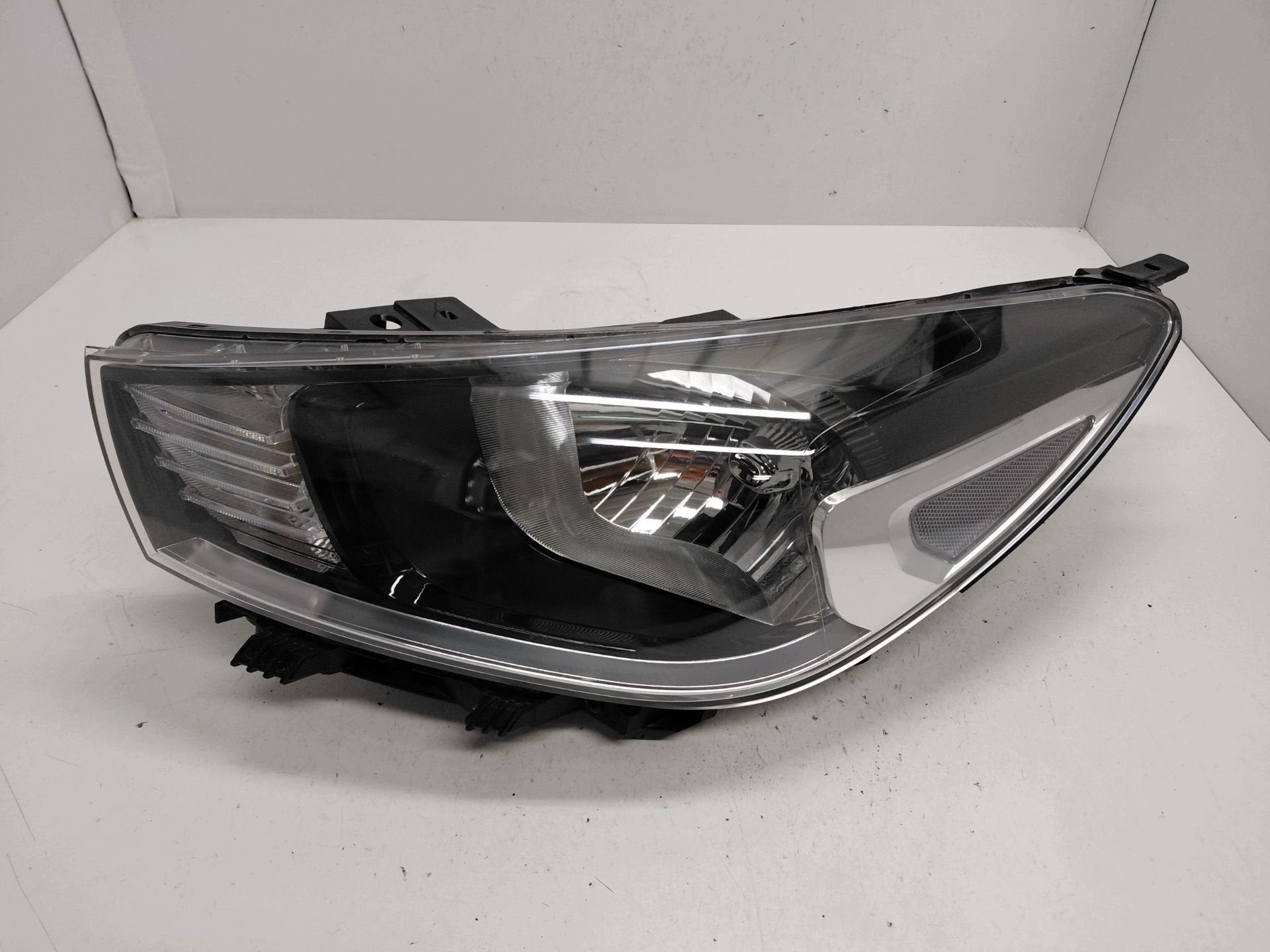 KIA Rio IV Koplamp Links KIA, Auto-onderdelen, Heolleung-ro 12
06797  Seoul, Info@kia.com, Kia Corporation, Gebruikt