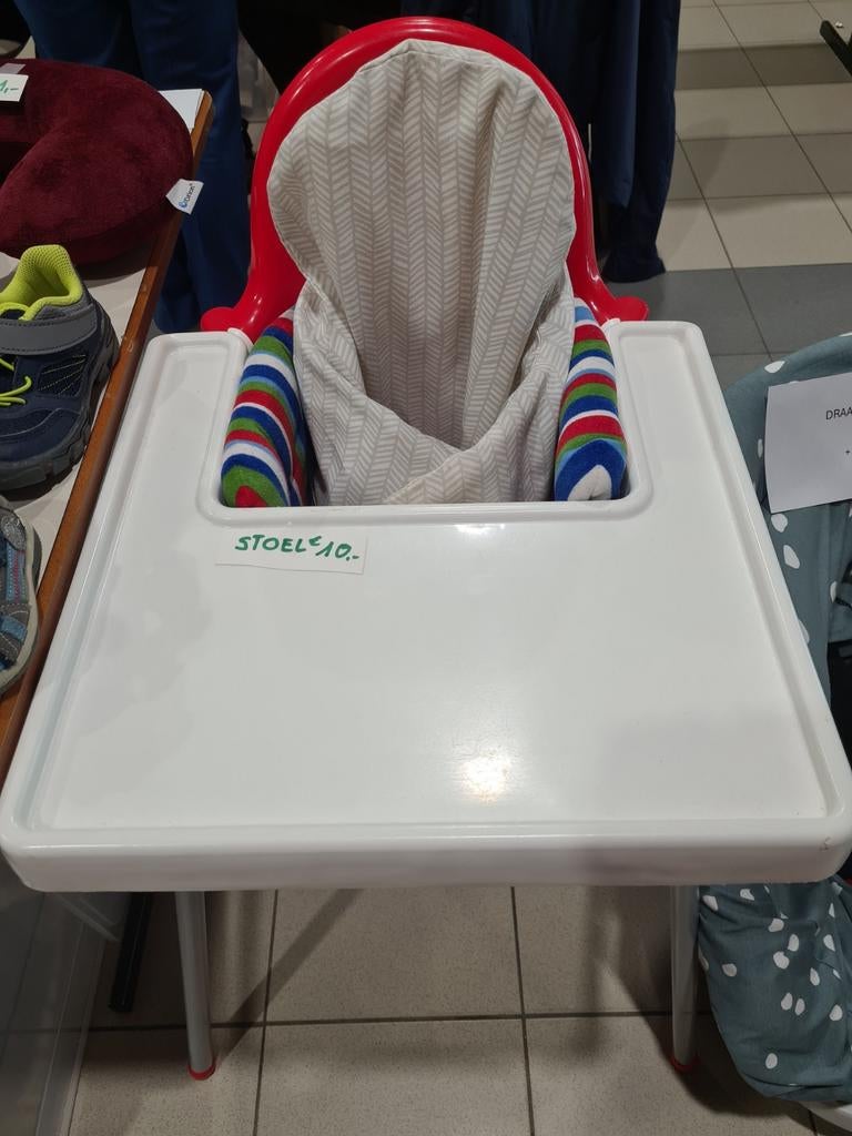 Ikea stoel met kussen en tafelblad., Ophalen