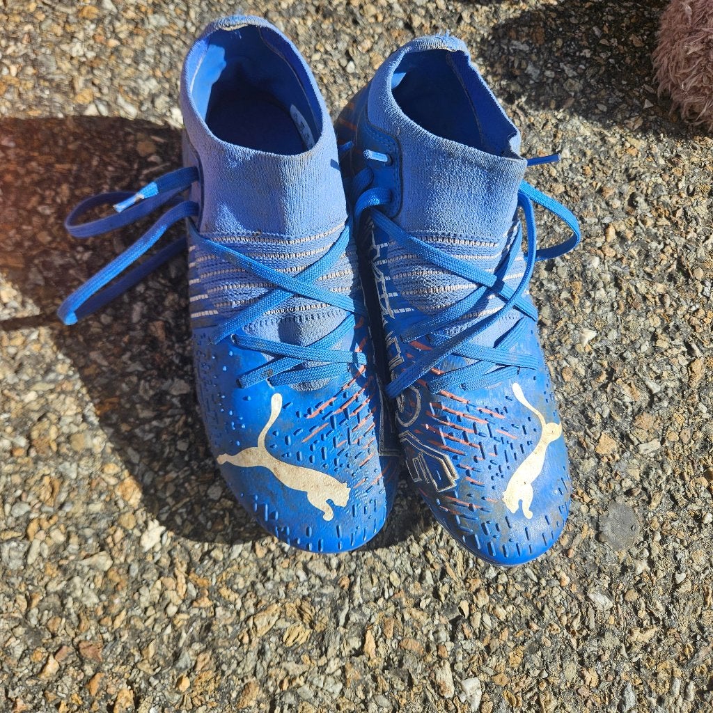 Paires chaussures PUMA foot 35, Sports & Fitness, Football, Enlèvement ou Envoi, Utilisé, Chaussures, Taille M