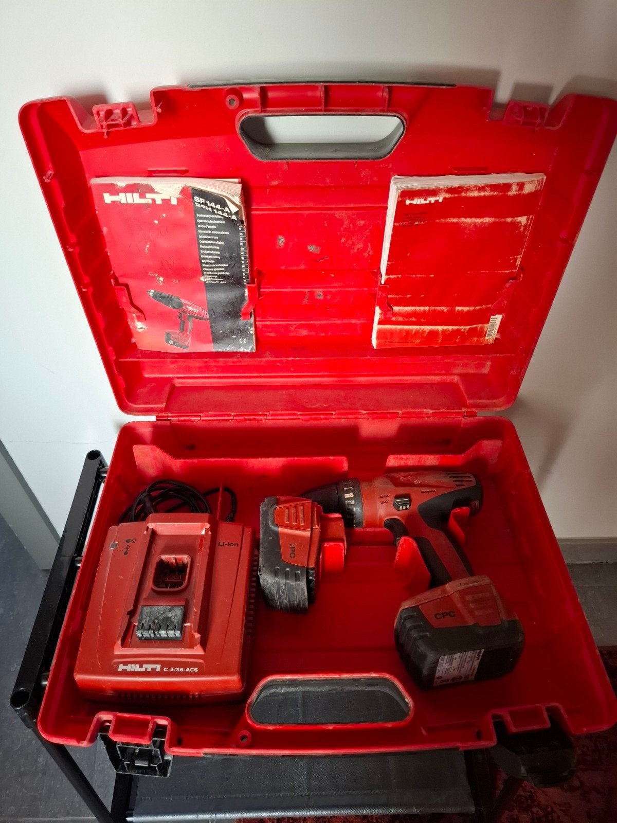 Tournevis et tournevis Hilti SF 144-A, 2 piles, Bricolage & Construction, Enlèvement, Utilisé, Foreuse et Perceuse, Vitesse variable