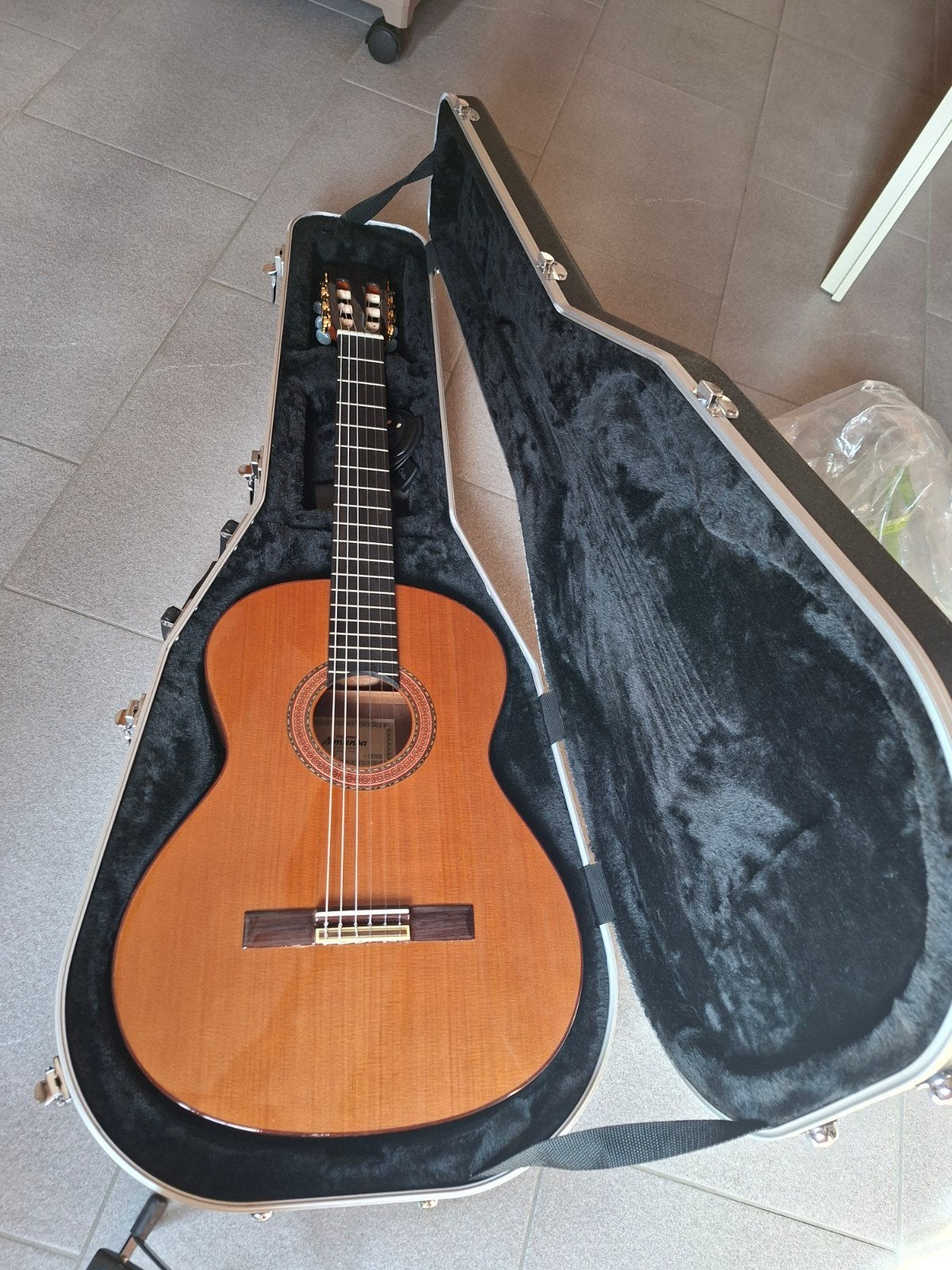 gitaar Almansa 434, Muziek en Instrumenten, Ophalen, Zo goed als nieuw, Klassieke of Spaanse gitaar, Met koffer
