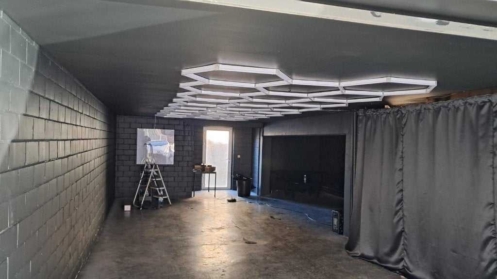 Grote garage (70-75 m²) + oprit parkeerplaats, Immo, Garages & Places de parking, Anvers (ville)