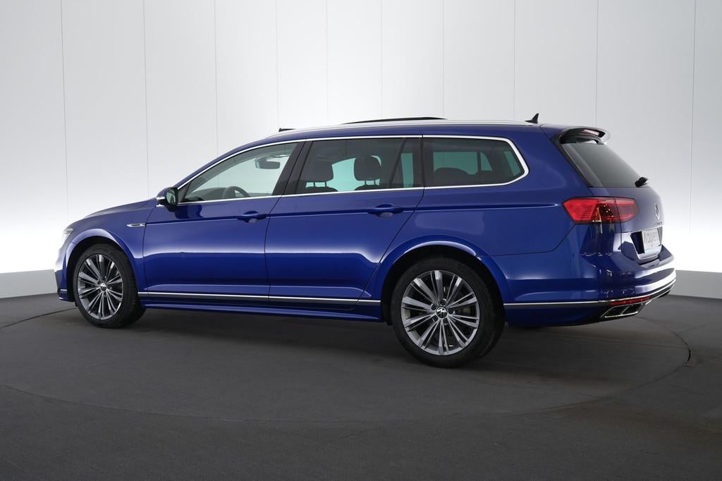 (2CJE667) VOLKSWAGEN PASSAT VARIANT, Auto's, Gebruikt, Blauw, Alcantara, Adaptive Cruise Control