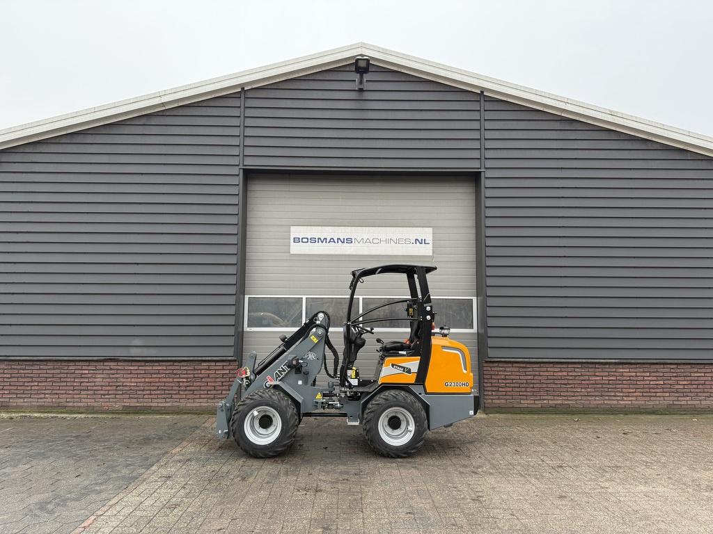 Giant G2300 HD minishovel NIEUW, Tobroco, Info@tobroco.nl, Sprendlingenstraat 57
5061 KM  Oisterwijk, NL, Chargeuse sur pneus ou Chouleur