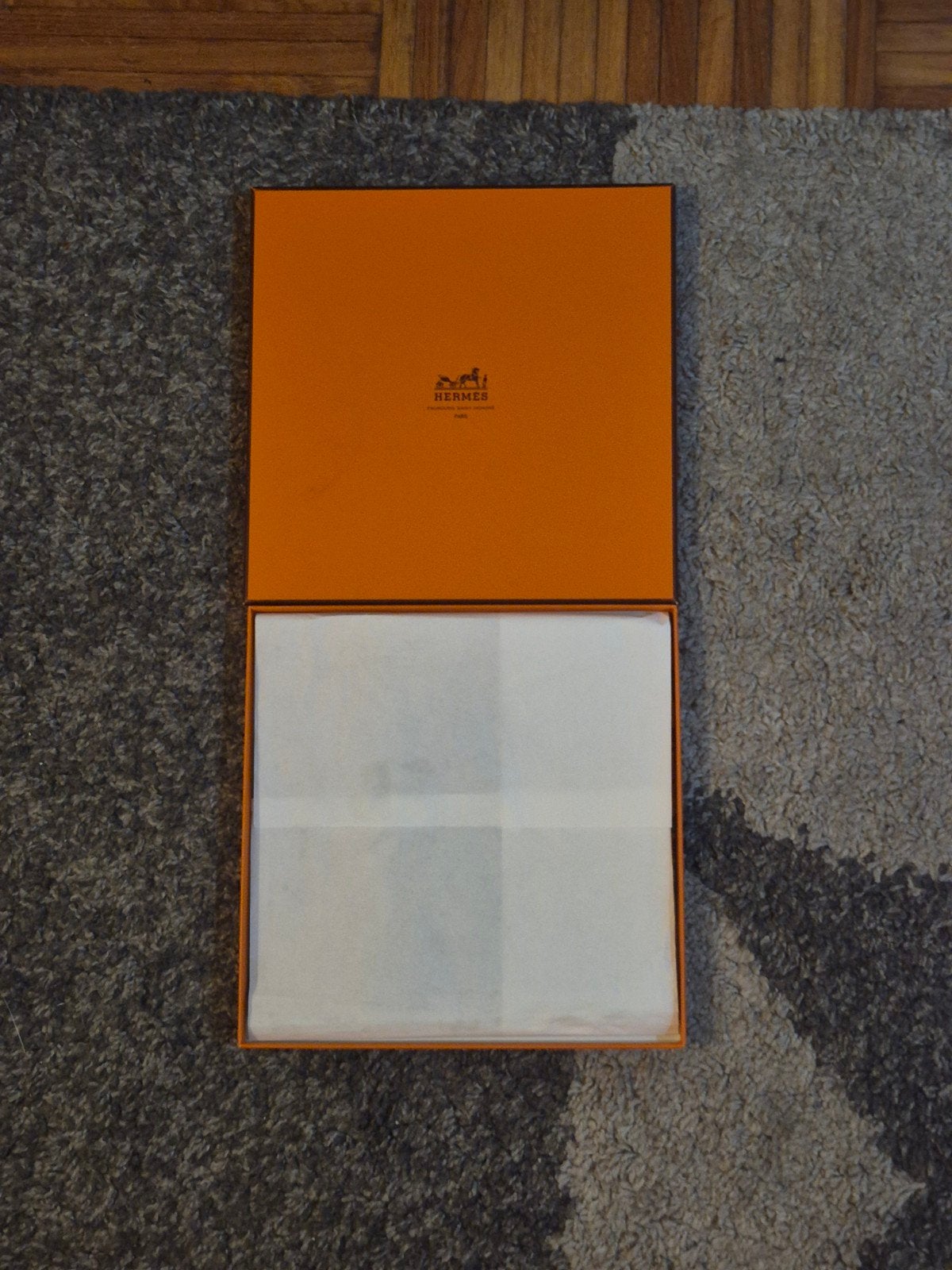 Authentique Carré Hermès 90 en soie – Modèle "Aloha" + Boîte, Enlèvement ou Envoi