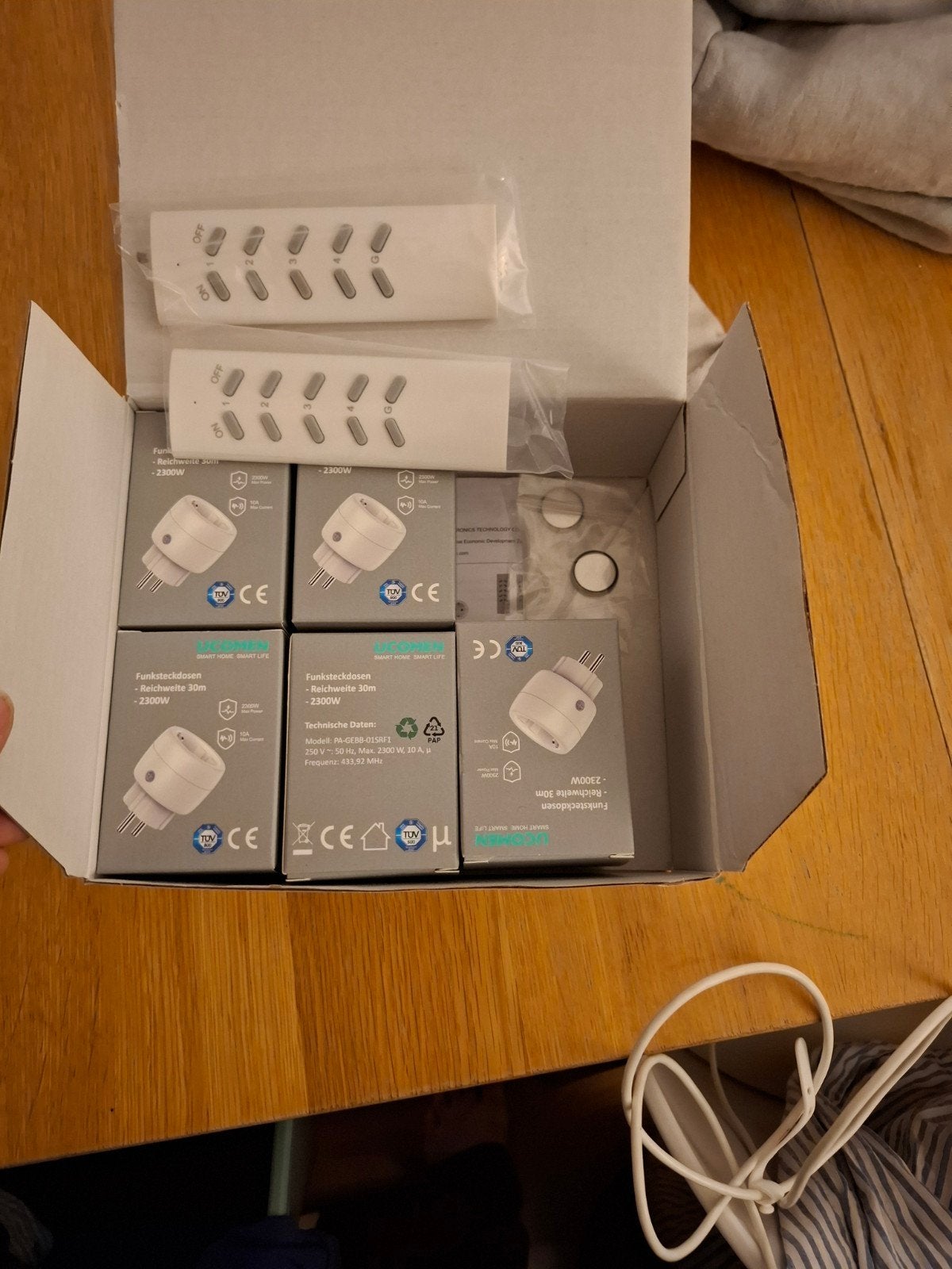 5 nieuwe aangesloten stopcontacten + 2 afstandsbedieningen, Ophalen of Verzenden