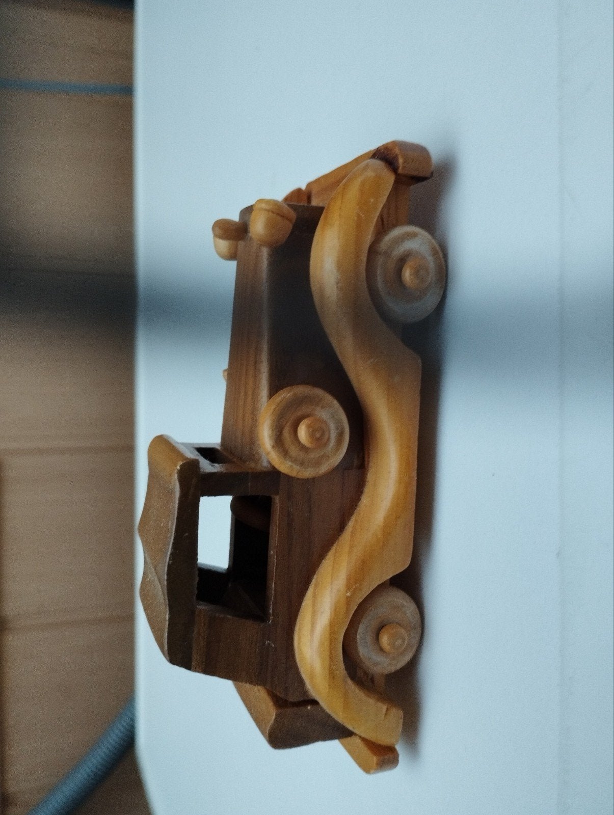 oud speelgoed een klein autootje in hout kleur licht bruin, Ophalen, Hout, Bruin