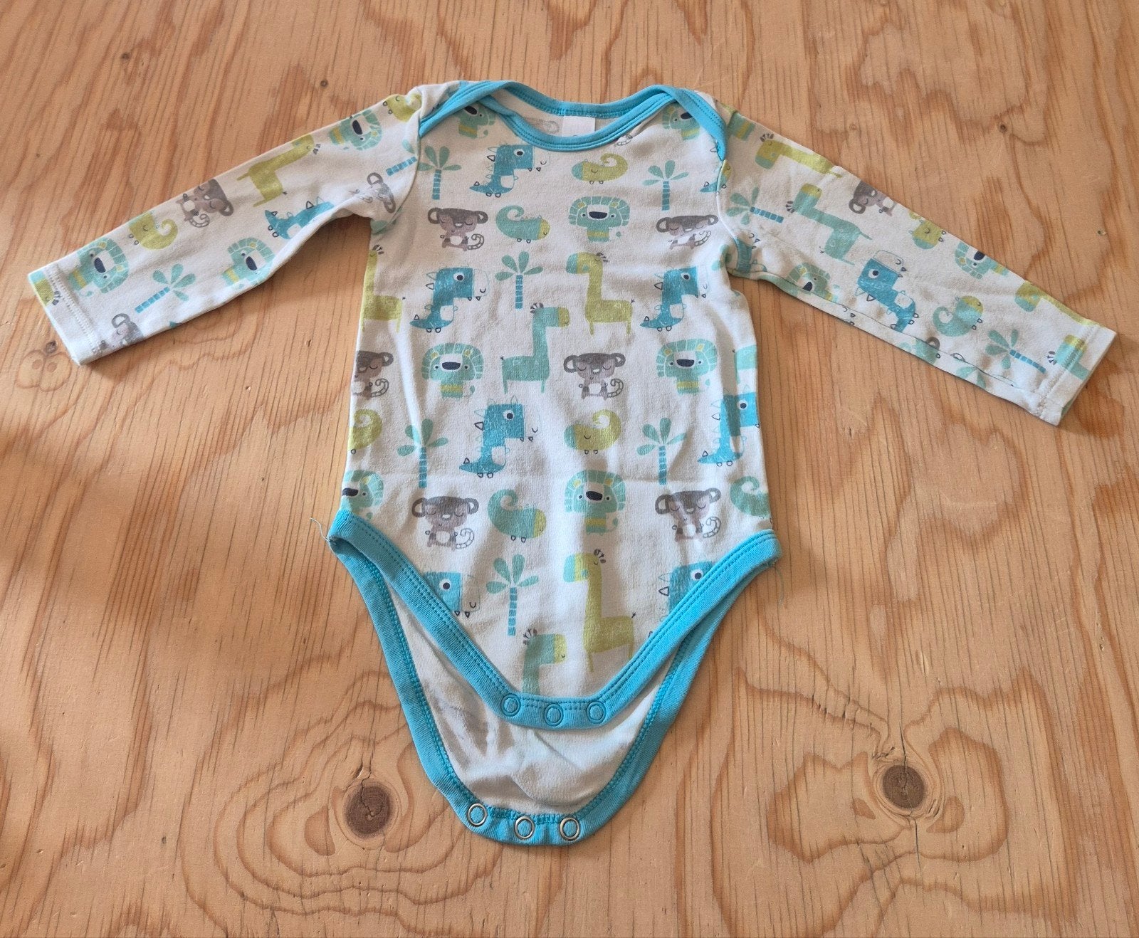 Kleurrijke romper met dieren en lange mouw - Maat 80, Nacht- of Onderkleding, Jongetje of Meisje, Ophalen of Verzenden, Zo goed als nieuw