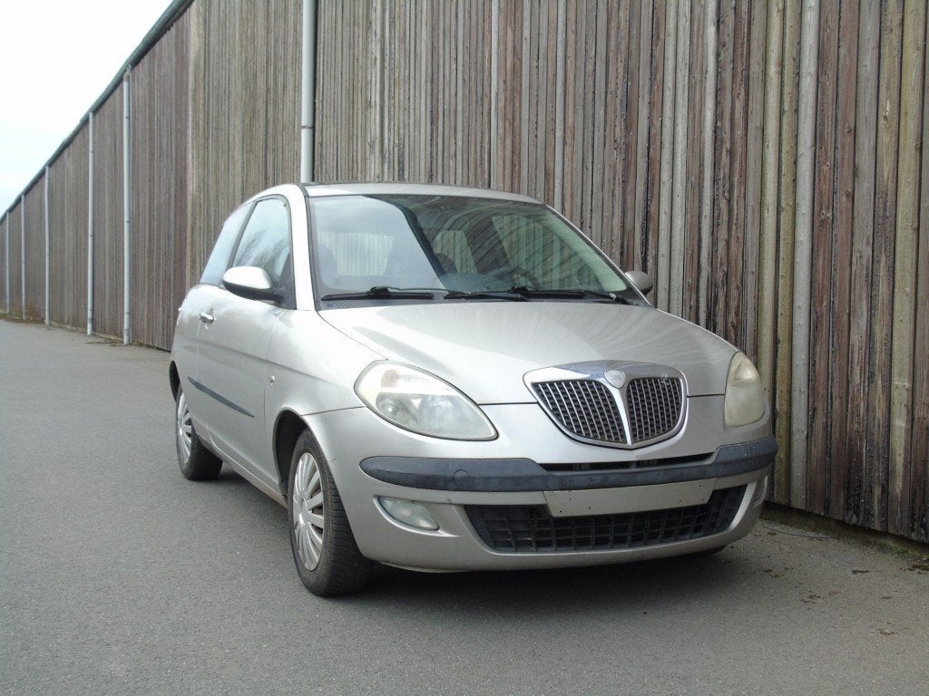 Lancia Ypsilon AUTOMATIQUE. Clim + toit ouvrant (pano)., Autos, Argent ou Gris, Achat, Bleu, Berline