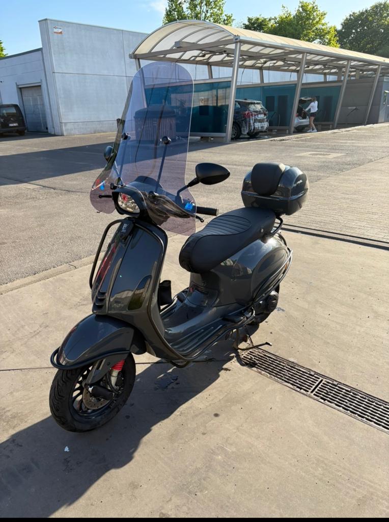 Vespa Sprint B-klasse Nano Grey Black Pack LED + Koffer, Fietsen en Brommers, Ophalen, Gebruikt, Vespa S, Klasse B (45 km/u)