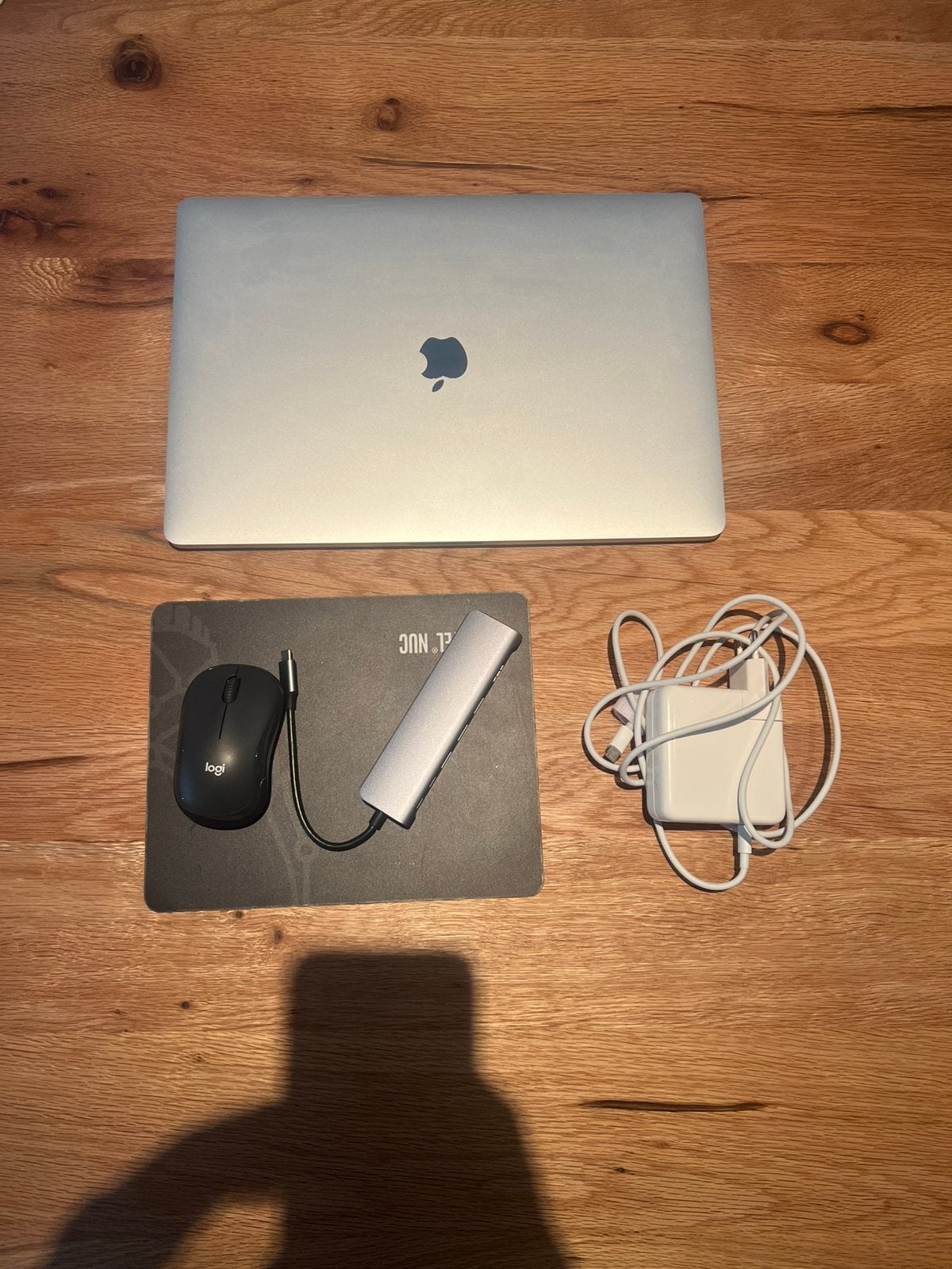 TE KOOP: Macbook Pro 2019 (met muis, lader, muismat..), Computers en Software, Apple Macbooks, MacBook Pro, 2 tot 3 Ghz, 512 GB