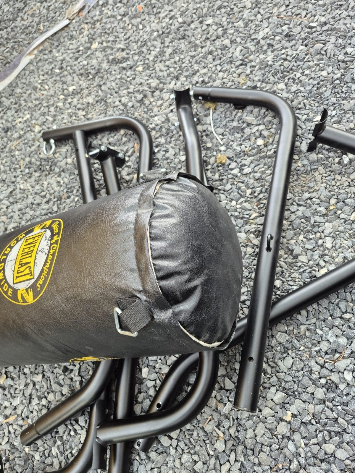 Everlast bokszak voor karateboksen op steel, Ophalen
