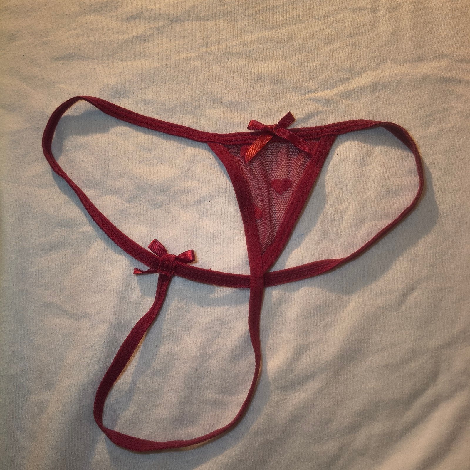 Rode string ongedragen, Verzenden