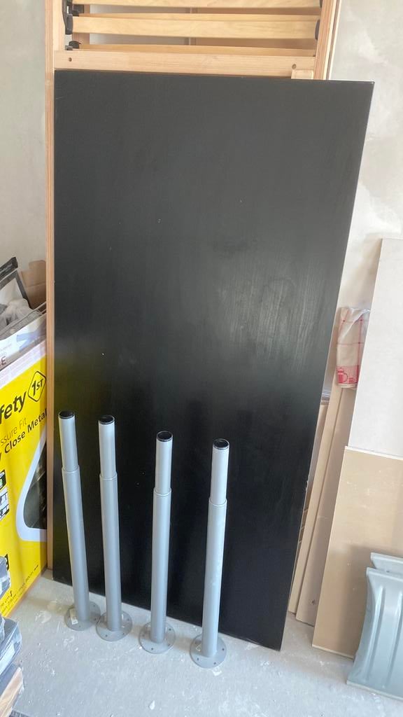 GRATIS Ikea bureau, Ophalen, Zo goed als nieuw