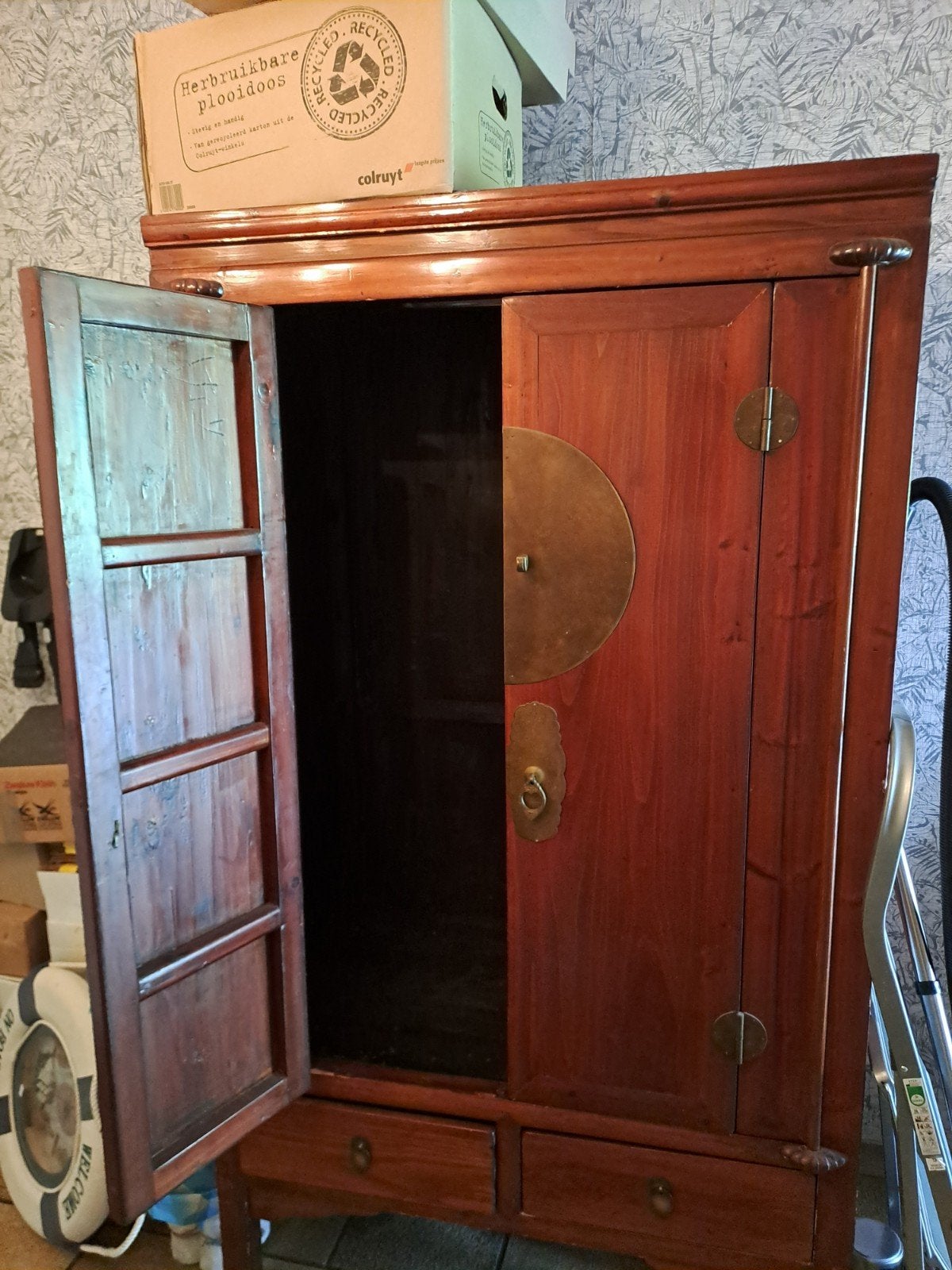 Chinese kast, Ophalen