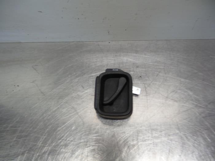 Poignée portière arrière camionnette d'un Volkswagen Cadd, Volkswagen, -, 3 mois de garantie, Utilisé
