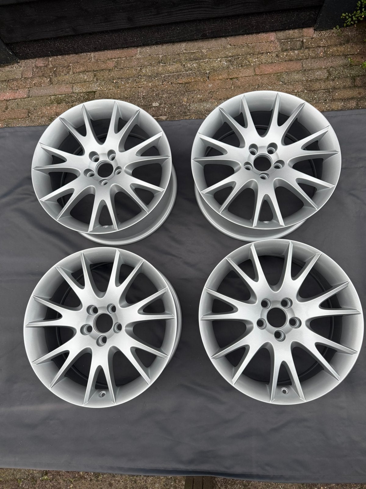 Jantes 18 pouces Volvo Mirzam d'origine reconditionnées, Autos : Pièces & Accessoires, 18 pouces, Enlèvement, Révisé, Jante(s)
