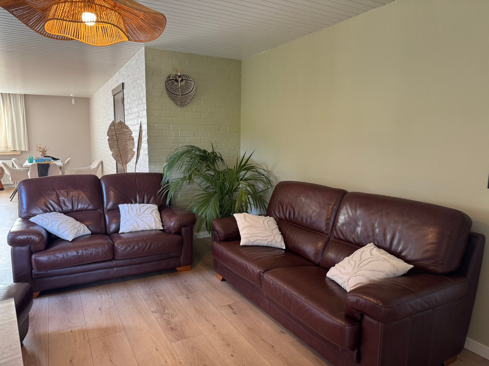 Lederen salon in kwaliteitsleder 3-zit + 2-zit + 2 poefs, Huis en Inrichting, Ophalen, Gebruikt