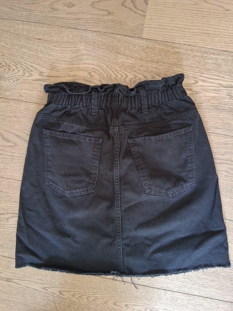 zwart rokje - jeans - dubbele knoop - gerafeld, Kleding | Dames, Rokken, Maat 38/40 (M), Zwart, Ophalen of Verzenden, Pimkie