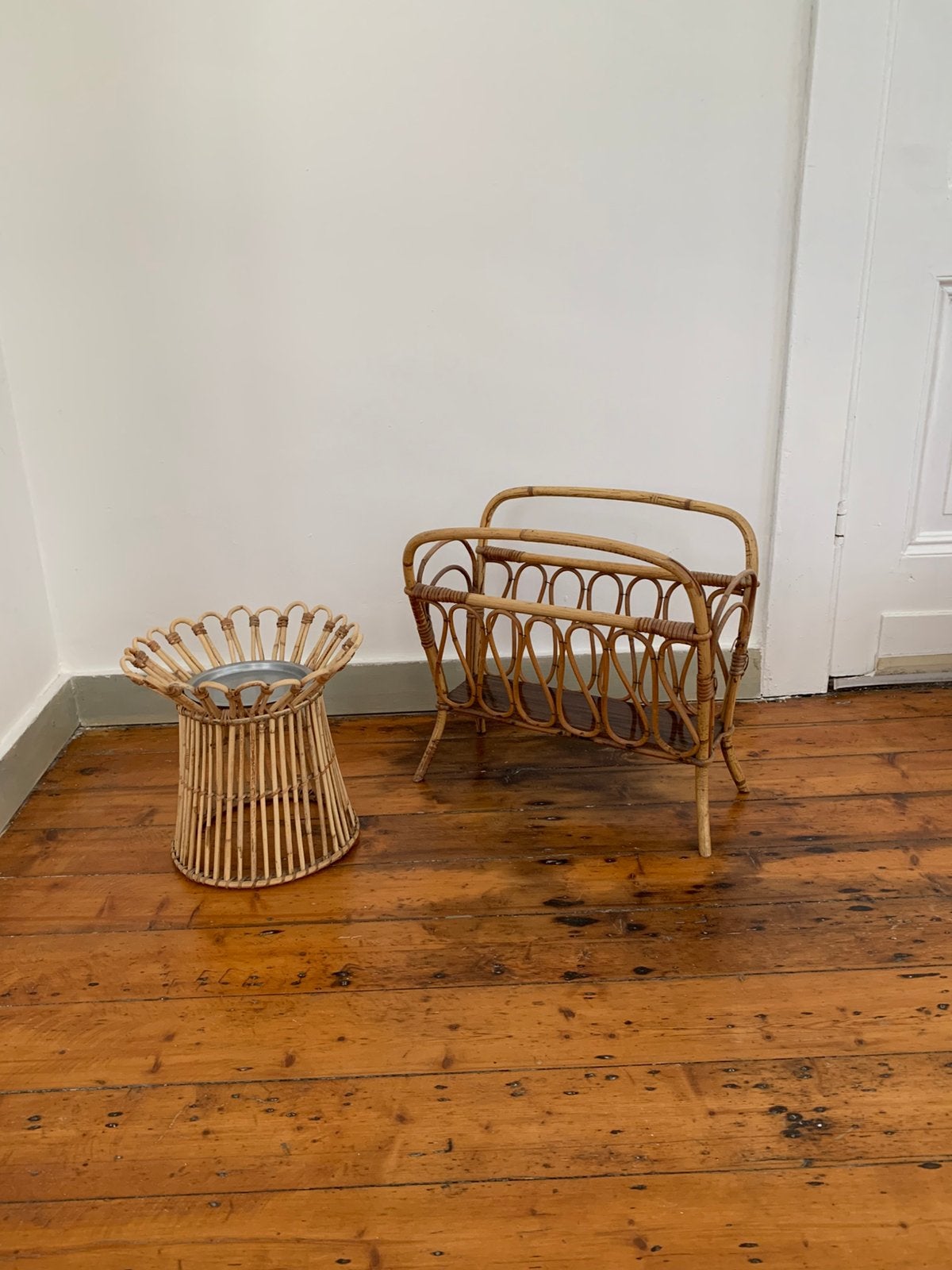 Rotan plantenstaander en krantenrekje, Ophalen of Verzenden, Zo goed als nieuw, Vintage