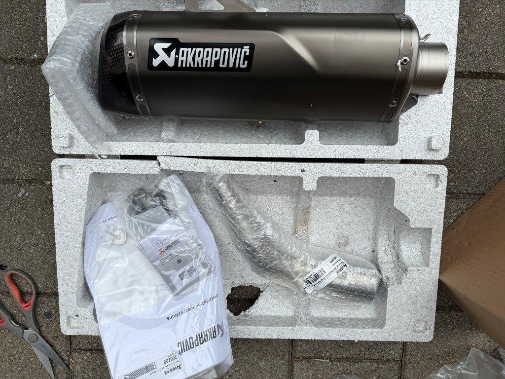 Nieuwe Akrapovič Slip-On roestvrijstalen uitlaat Vespa GTS, Nieuw, Uitlaat, Ophalen of Verzenden, Vespa