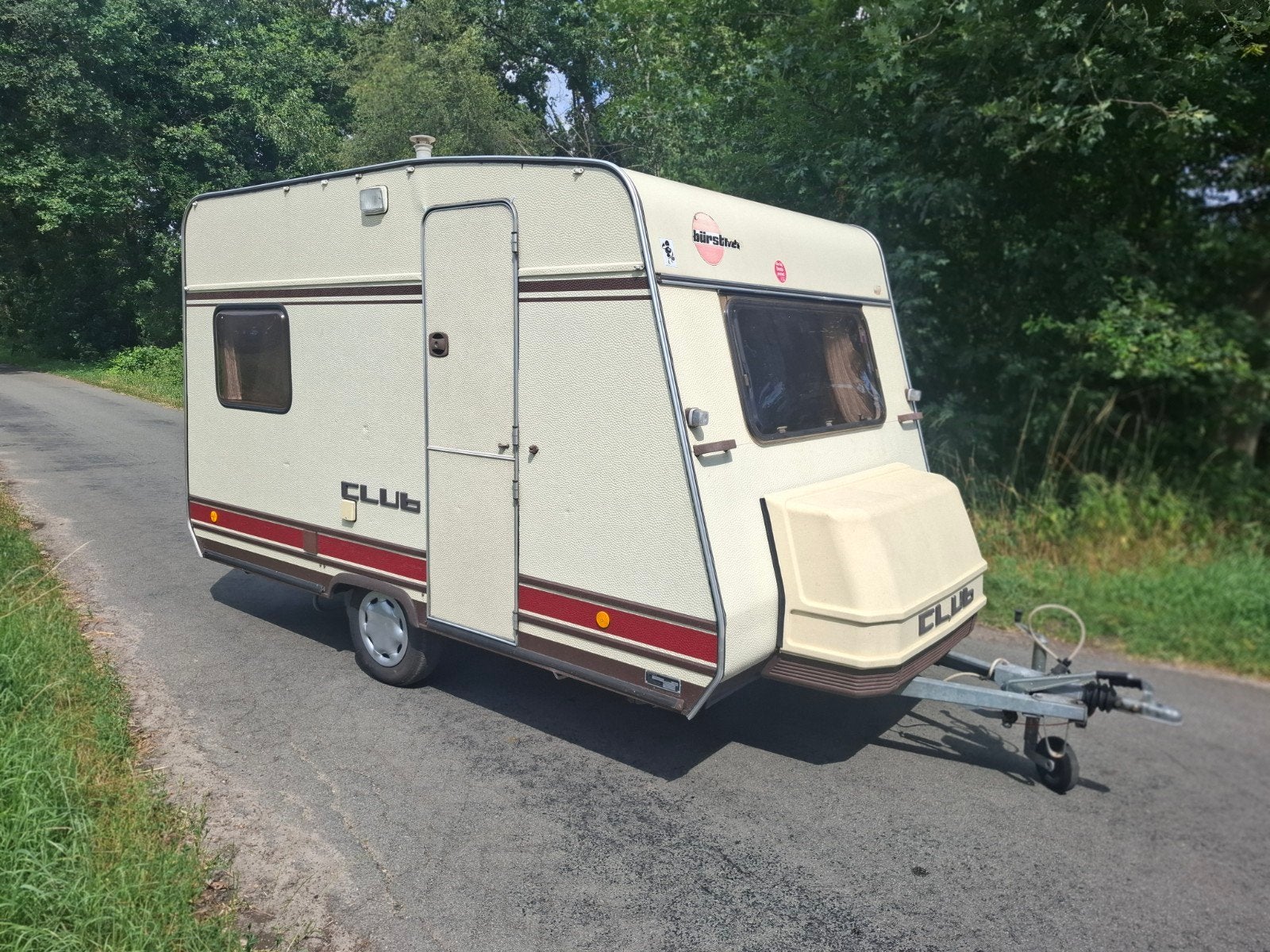 Mooie burstner Caravan - Klaar voor vertrek mtm 750kg, Caravans en Kamperen, Caravans, Particulier, Treinzit, Koelkast