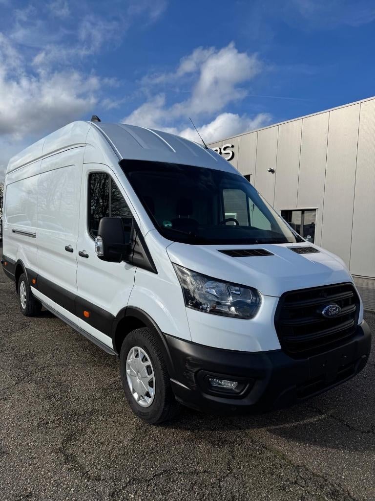 Ford transit lengte 4 bj 2023 NETTO € 18495, Auto's, Bestelwagens en Lichte vracht, 100 kW, Euro 6, 4 cilinders, Wit
