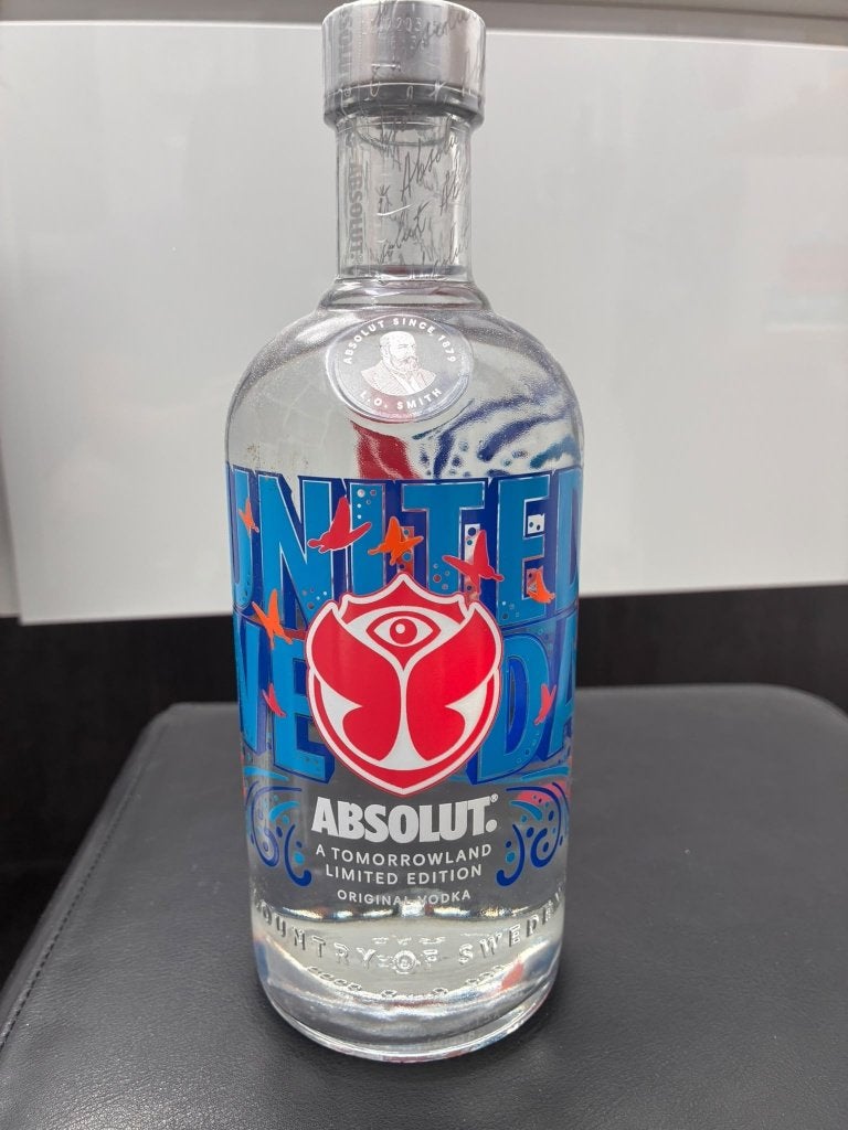Absolut x Tomorrowland « United We Dance », Collections, Enlèvement ou Envoi, Neuf, Autres types, Pleine