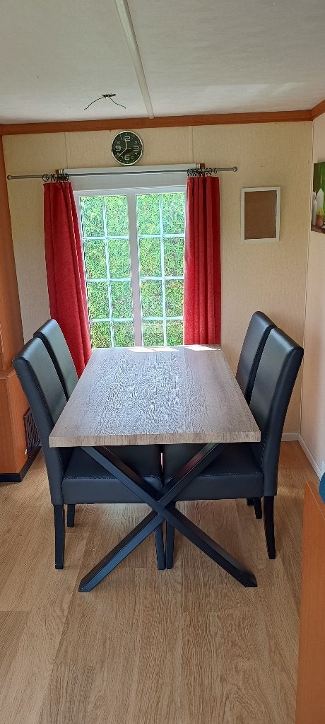 Keukentafel met 4 stoelen nieuwstaat, Ophalen, Nieuw, Overige houtsoorten