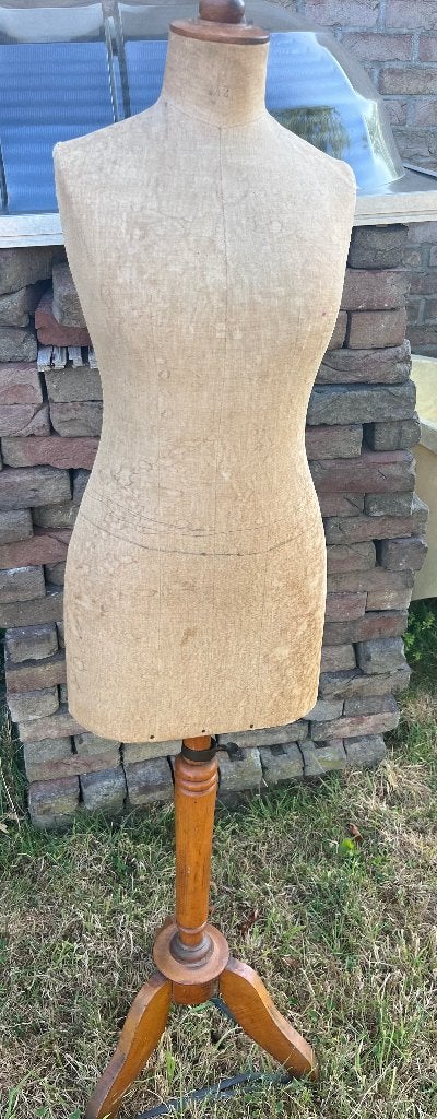 Mannequin, Antiquités & Art, Enlèvement