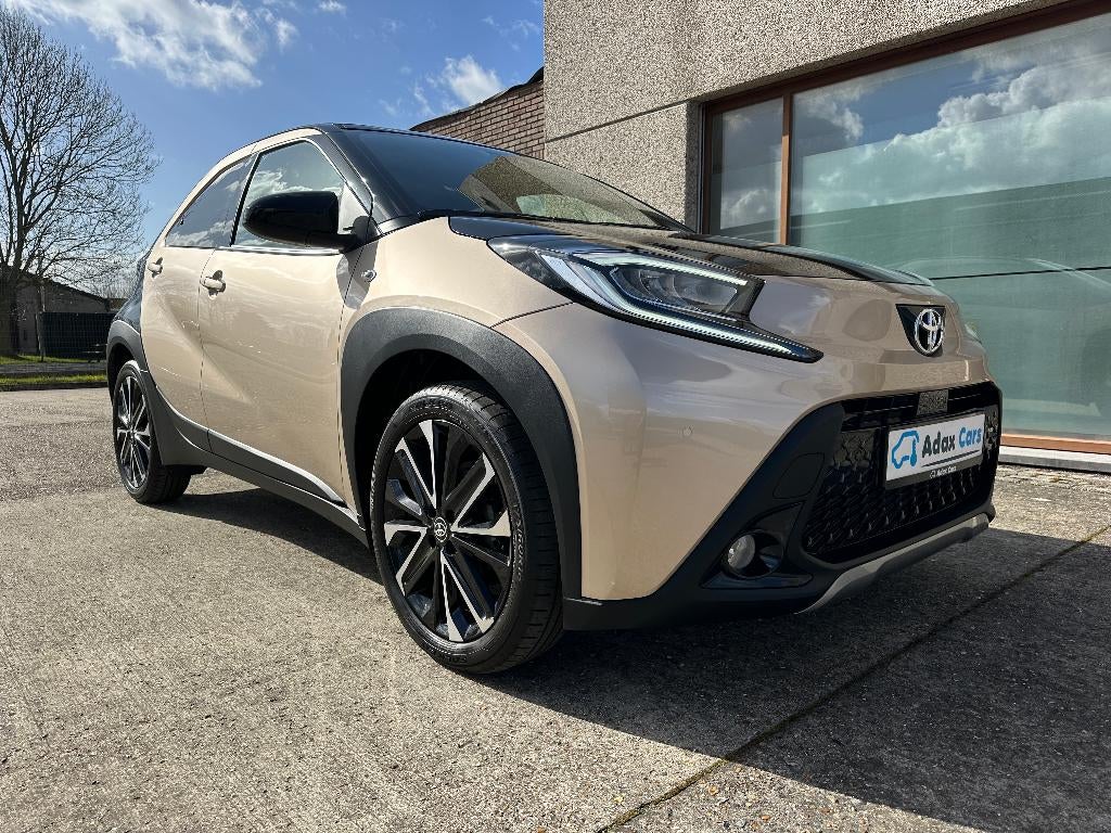 TOYOTA AYGO X 2024 / FULL OPTION / AUTOMAAT / 5.935 KM, Auto's, Stof, Beige, 5 zetels, 3 cilinders