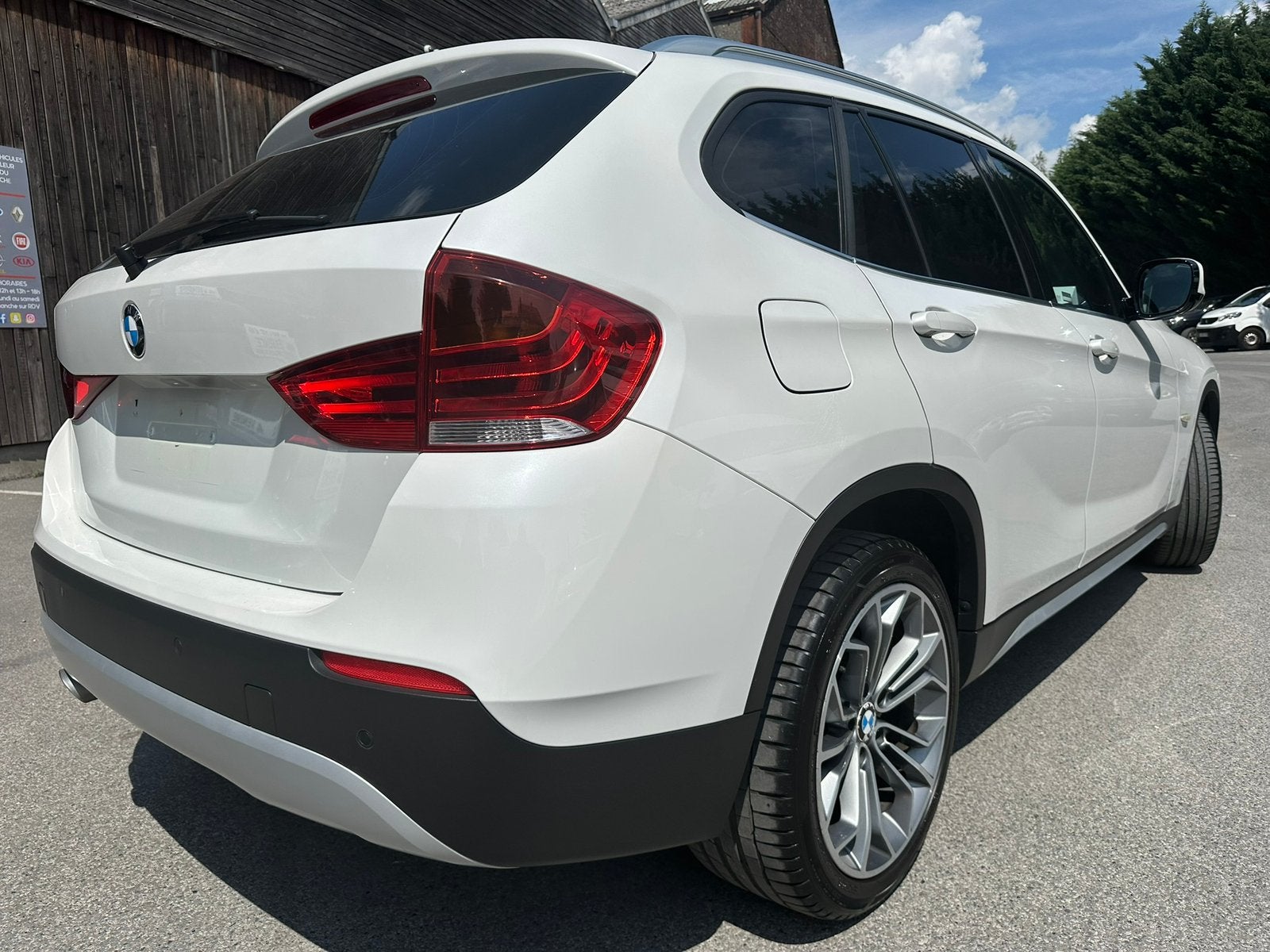 BMW X1 XLINE PANO CUIRE GPS JA18 ETAT N1 GARANTIE 12 MOIS, Autos, Euro 5, Entreprise, Boîte manuelle, Entretenue par le concessionnaire