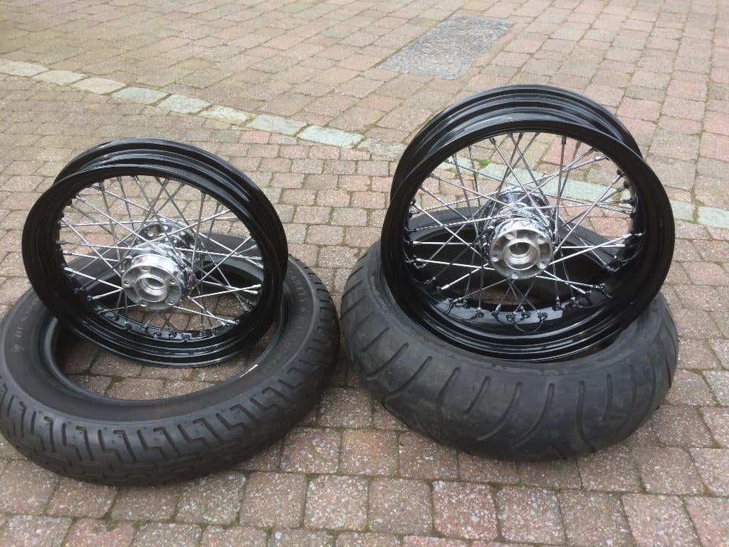 Harley cross bones velgen met banden in prima staat., Motoren, Ophalen, Gebruikt