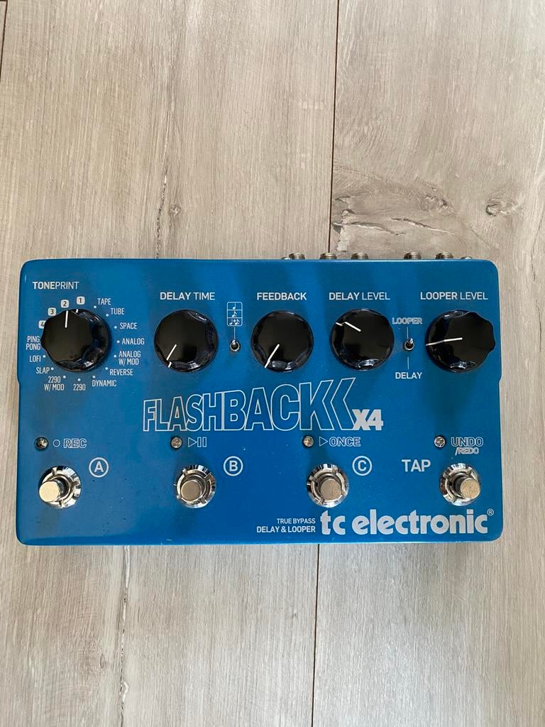TC Electronic Flashback X4 Delay + looper, Muziek en Instrumenten, Effecten, Ophalen, Zo goed als nieuw