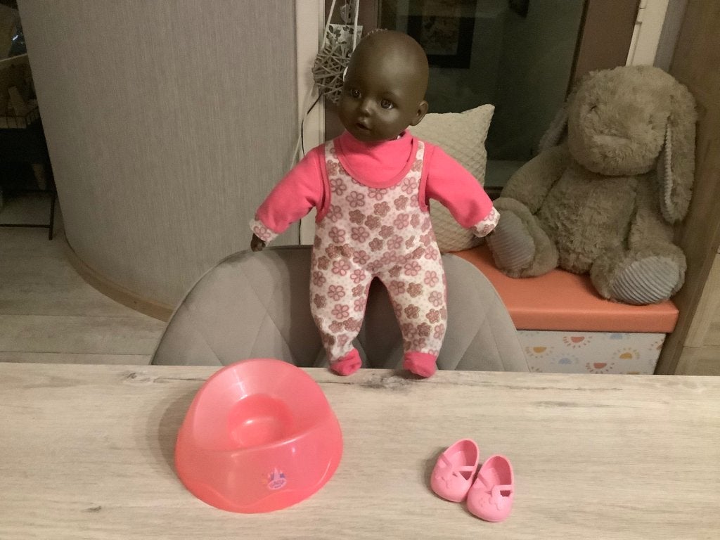 Baby speelpop met attributen (Getinte huid) (39 cm), Kinderen en Baby's, Ophalen of Verzenden, Gebruikt, Babypop