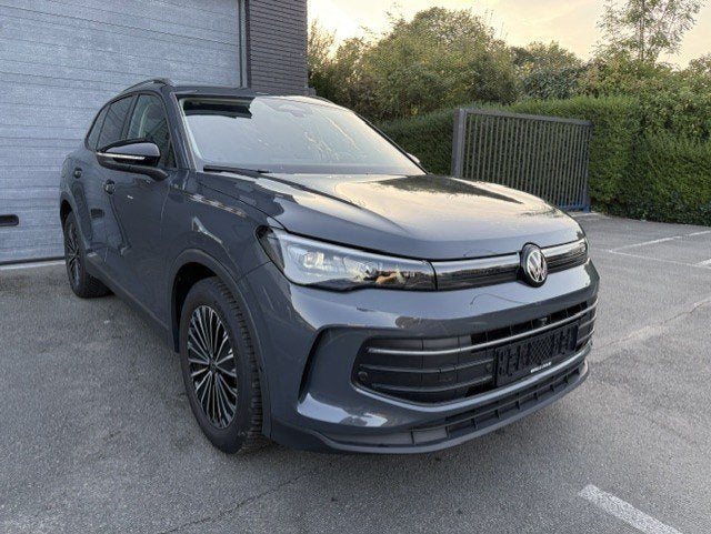 Vw Tiguan 1.5 Benzine DSG Leder Trekhaak AdapCruise 360Cam, Dealer onderhouden, Verwarmde buitenspiegels, Leder en Stof, 5 zetels