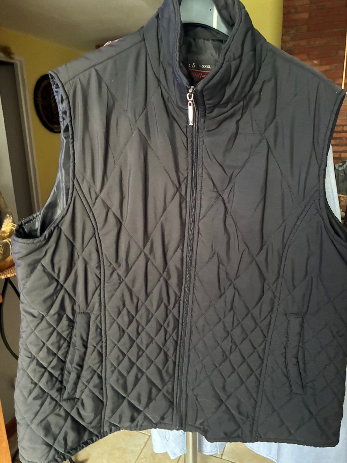 Blouson sans manches ( noir ou blanc ), Vêtements | Femmes, Enlèvement, Comme neuf, Blanc